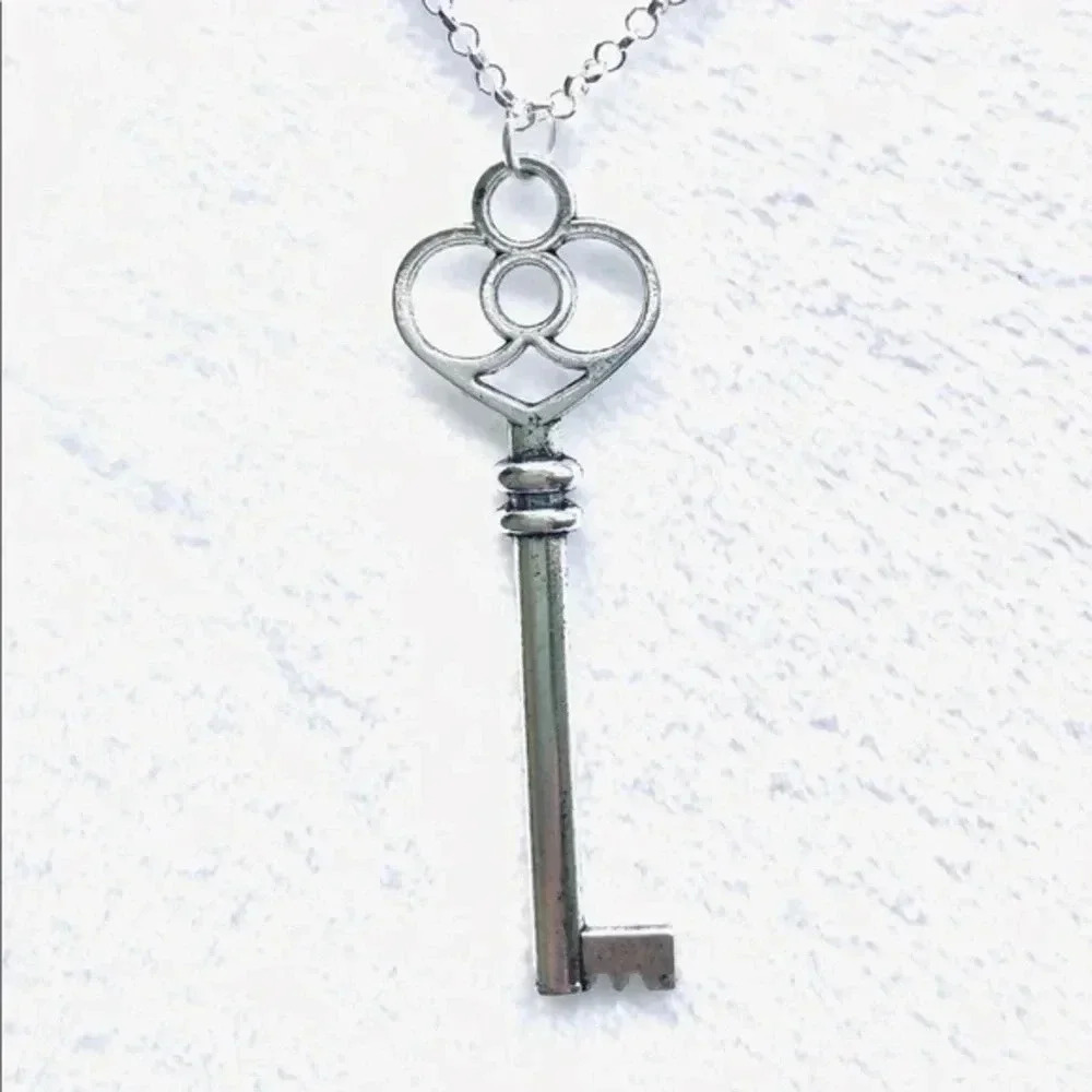 925 Sterling Silver Skeleton Key Necklace 3 NWT